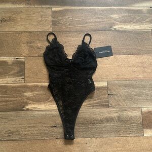 NWT - Pretty Little Thing Lace black bodysuit - US size 4